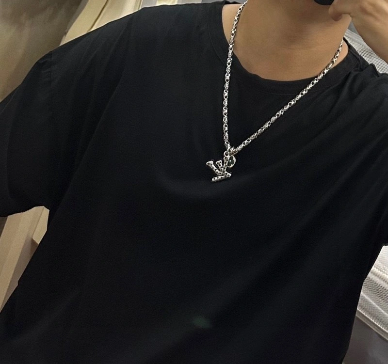 Compact Louis Vuitton Necklaces 247791
