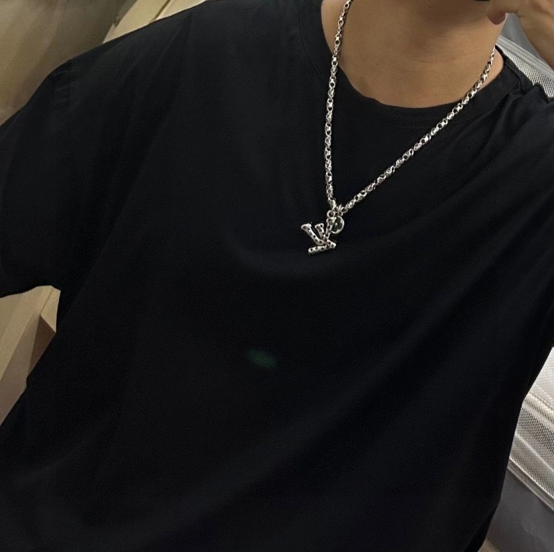 Compact Louis Vuitton Necklaces 247791