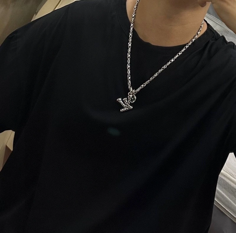 Compact Louis Vuitton Necklaces 247791