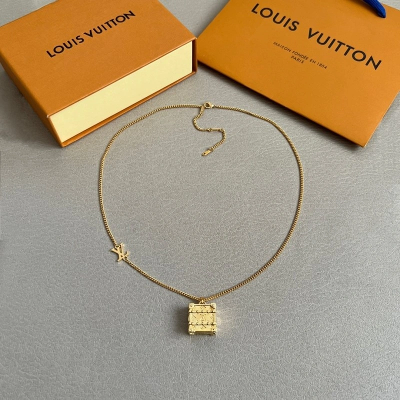 Lightweight Louis Vuitton Necklaces 247789