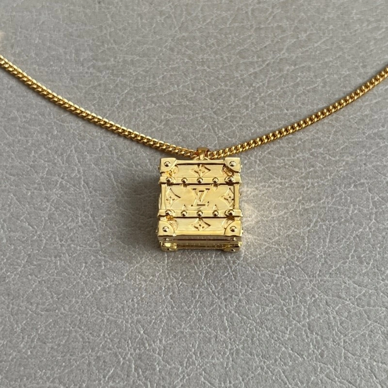 Lightweight Louis Vuitton Necklaces 247789