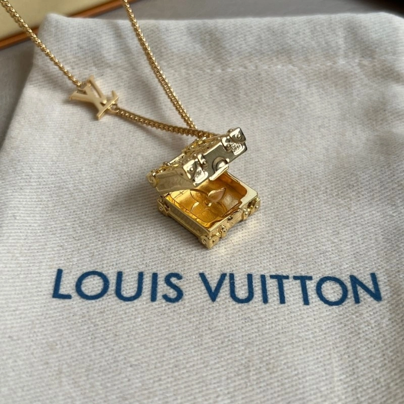 Lightweight Louis Vuitton Necklaces 247789