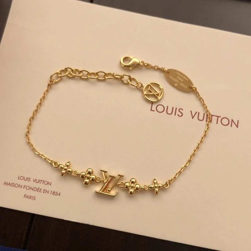 Louis Vuitton Necklaces Elegant 247775