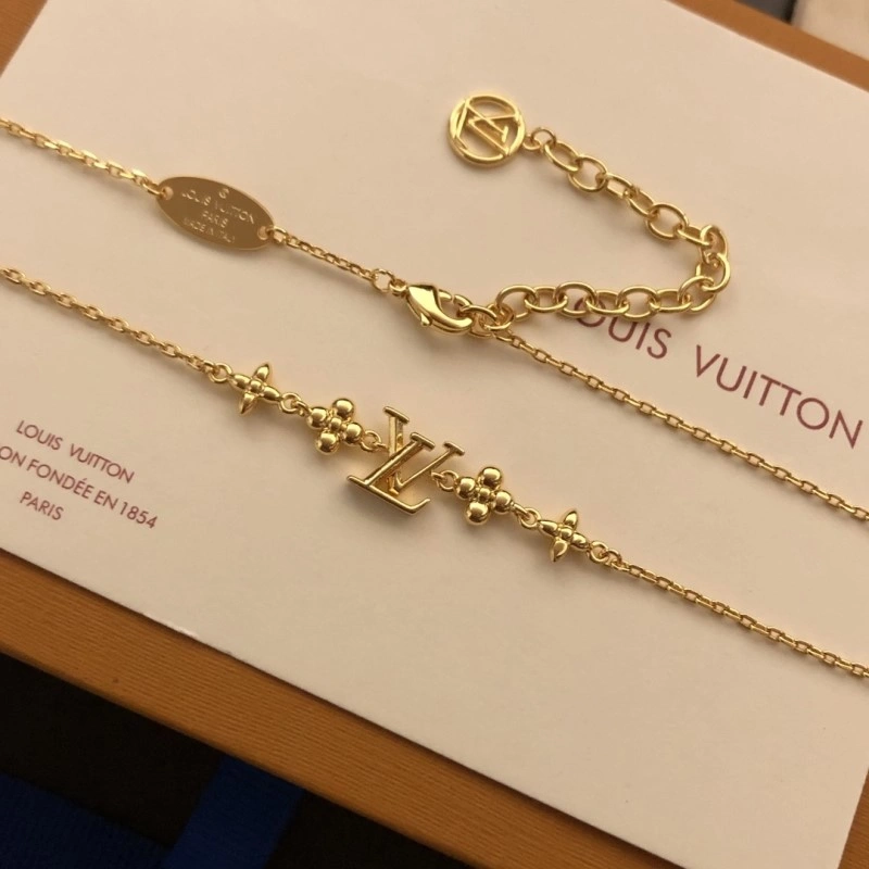 Louis Vuitton Necklaces Elegant 247775