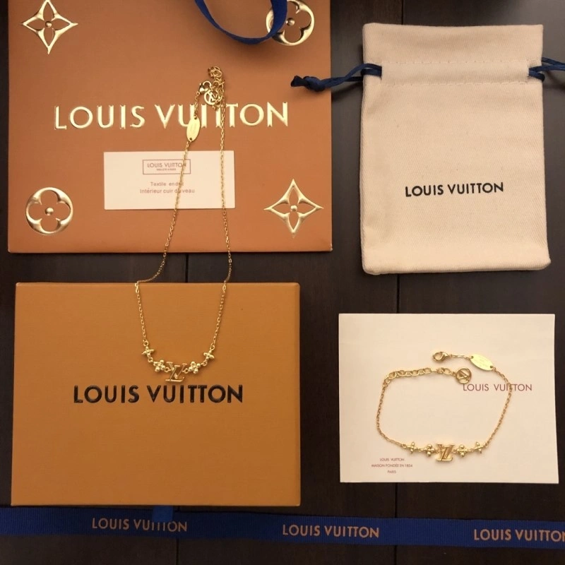 Louis Vuitton Necklaces Elegant 247775