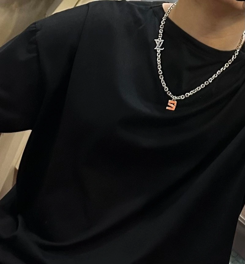 Packable Louis Vuitton Necklaces 247785