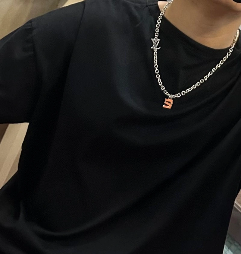 Packable Louis Vuitton Necklaces 247785