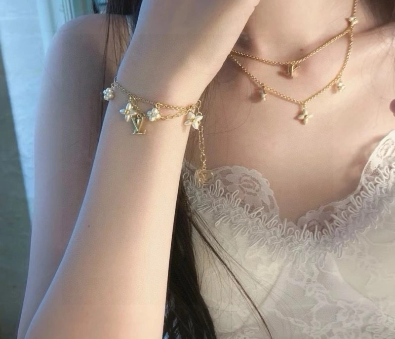 AllSeason Louis Vuitton Necklaces 247787