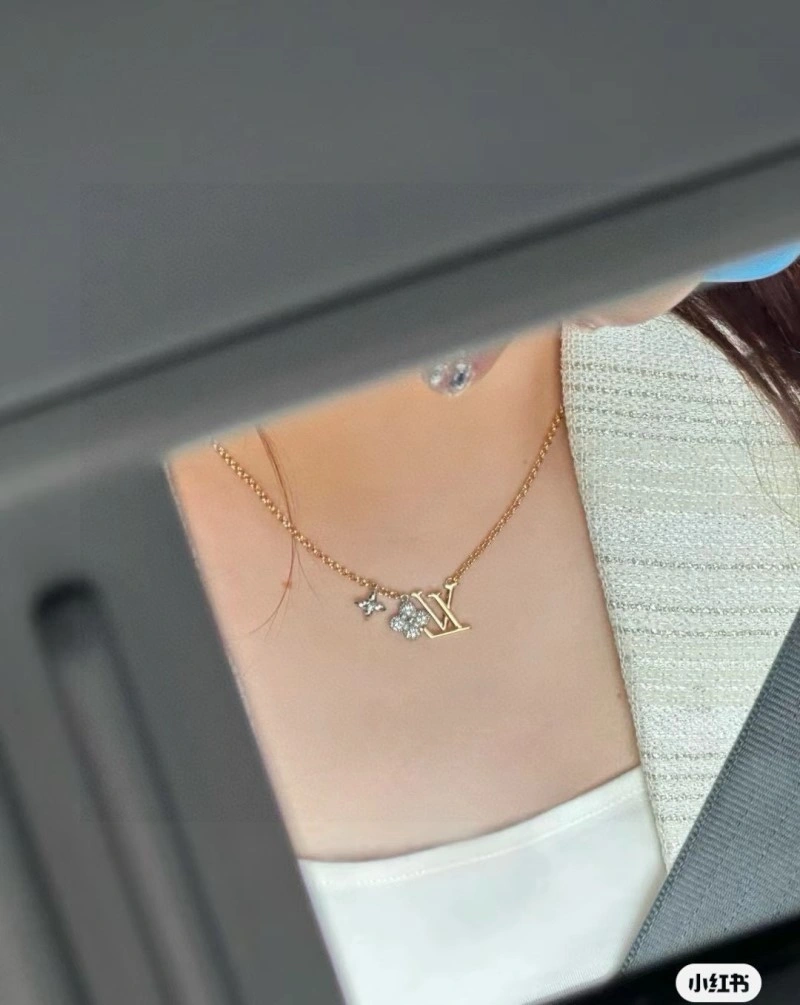 Tailored Louis Vuitton Necklaces 247767