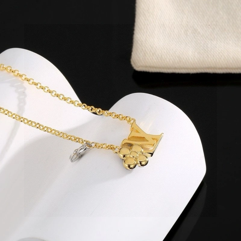 Tailored Louis Vuitton Necklaces 247767
