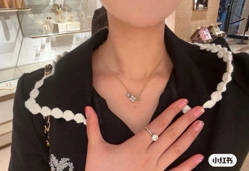 Tailored Louis Vuitton Necklaces 247767