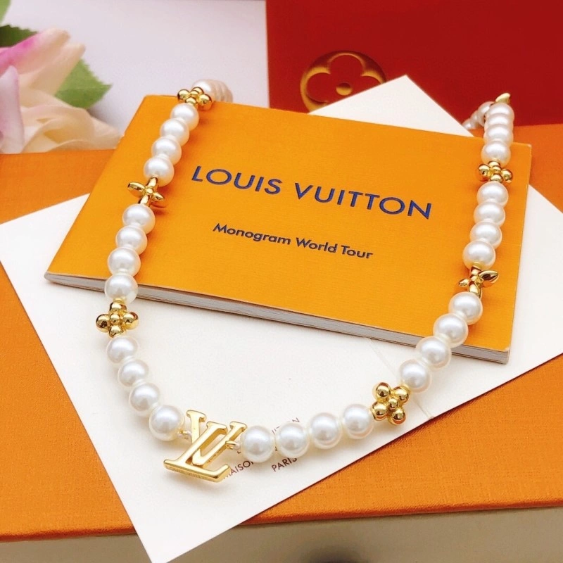 Resilient Louis Vuitton Necklaces 247760