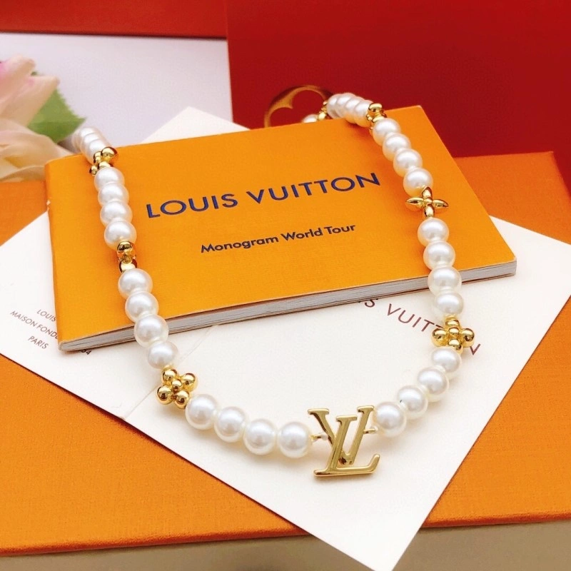 Resilient Louis Vuitton Necklaces 247760