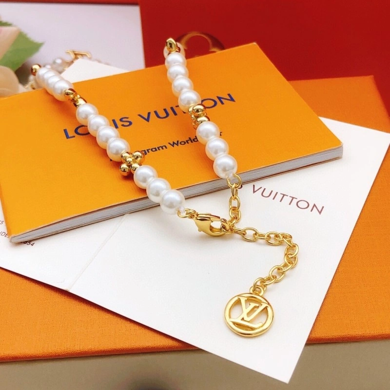 Resilient Louis Vuitton Necklaces 247760