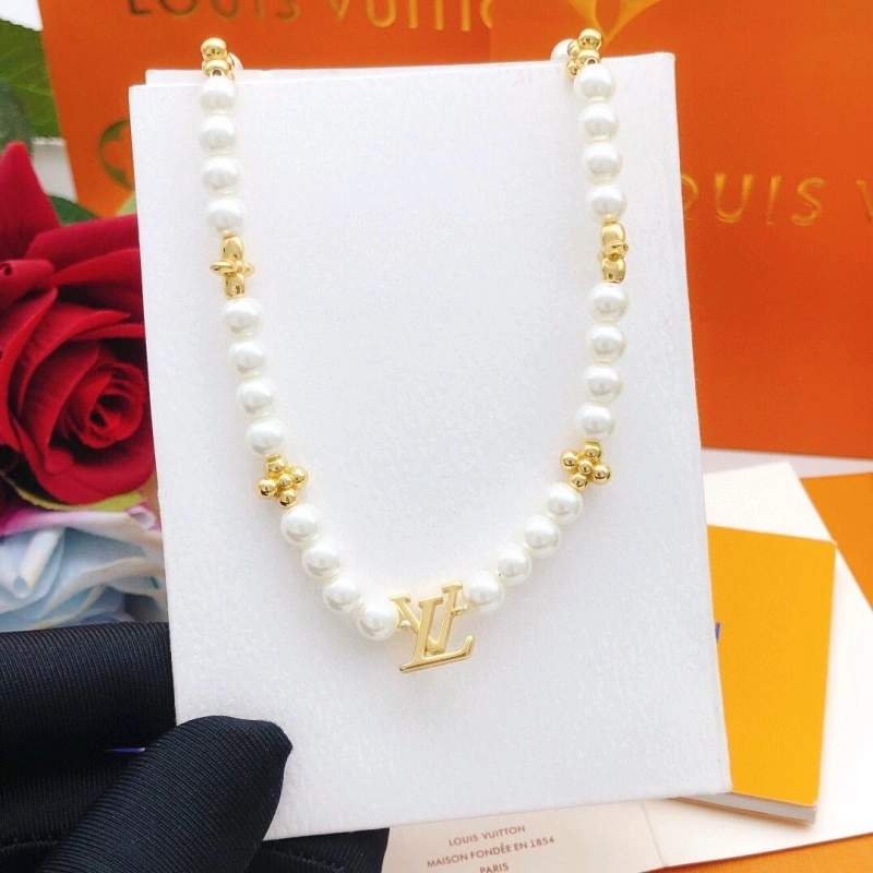 Resilient Louis Vuitton Necklaces 247760