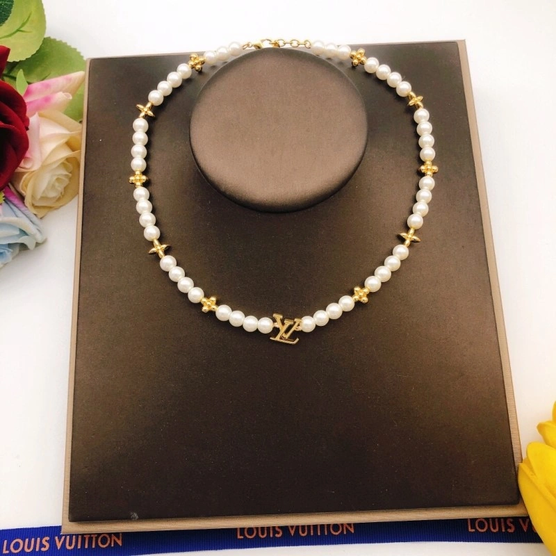Resilient Louis Vuitton Necklaces 247760