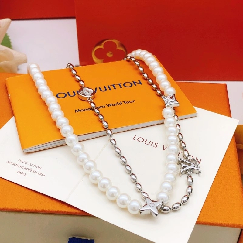 Thermal Louis Vuitton Necklaces 247763