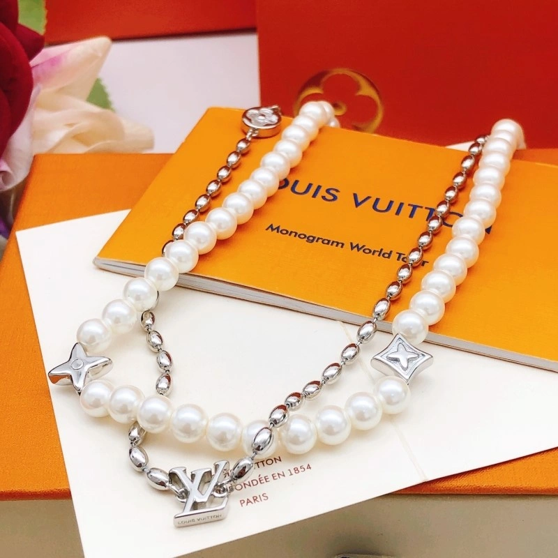 Thermal Louis Vuitton Necklaces 247763