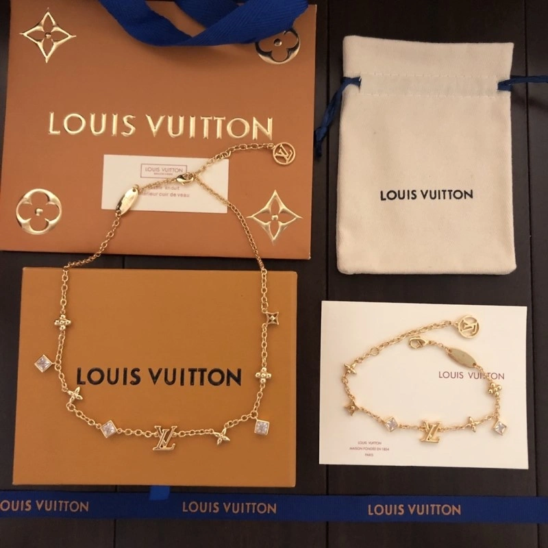 FreshLook Louis Vuitton Necklaces 247772
