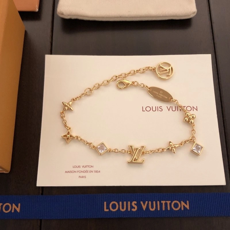 FreshLook Louis Vuitton Necklaces 247772