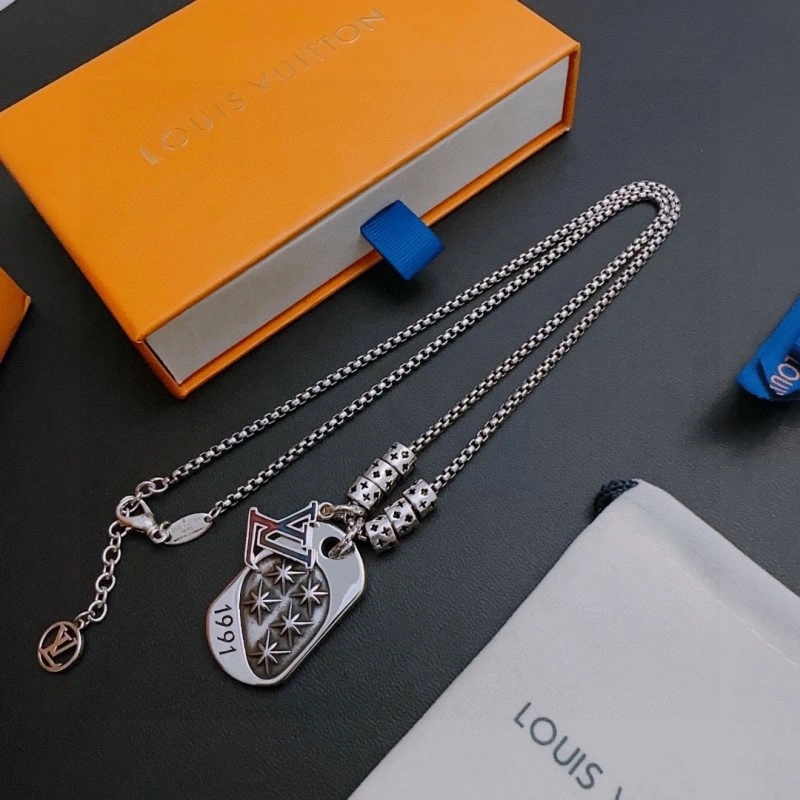 Louis Vuitton Necklaces Sporty 247784
