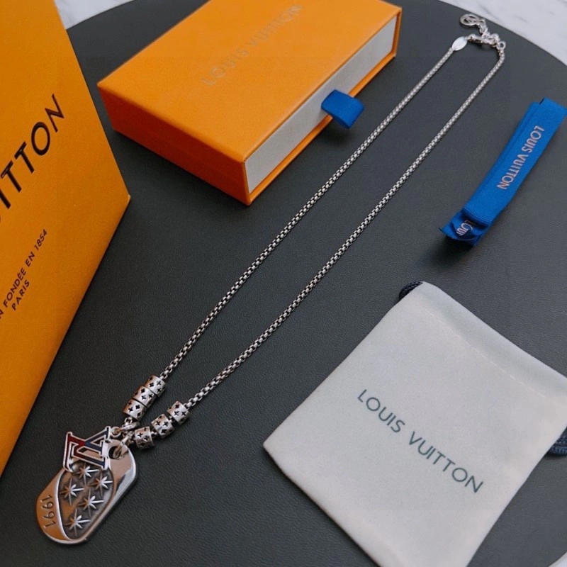 Louis Vuitton Necklaces Sporty 247784
