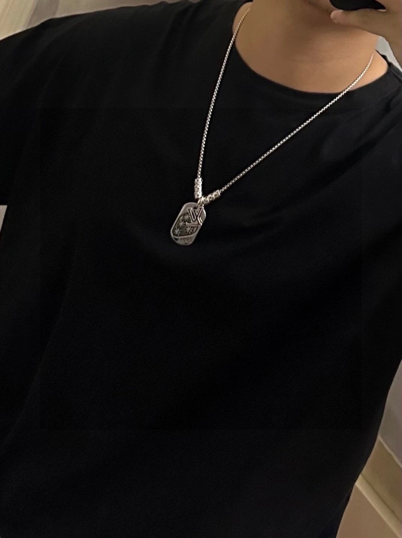 Louis Vuitton Necklaces Sporty 247784