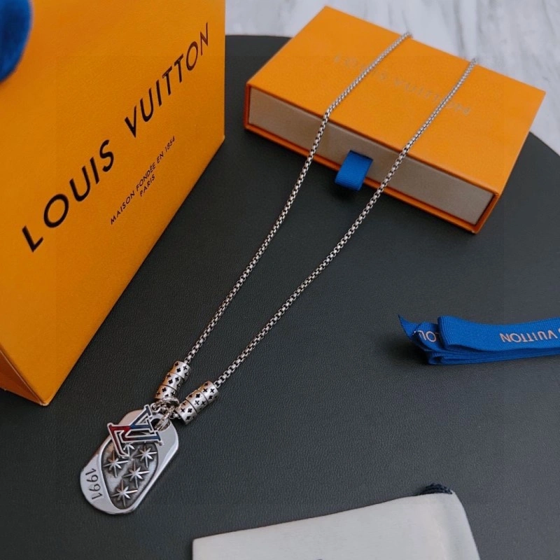 Louis Vuitton Necklaces Sporty 247784