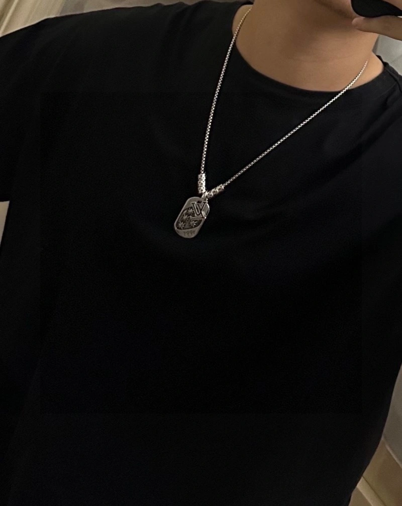 Louis Vuitton Necklaces Sporty 247784