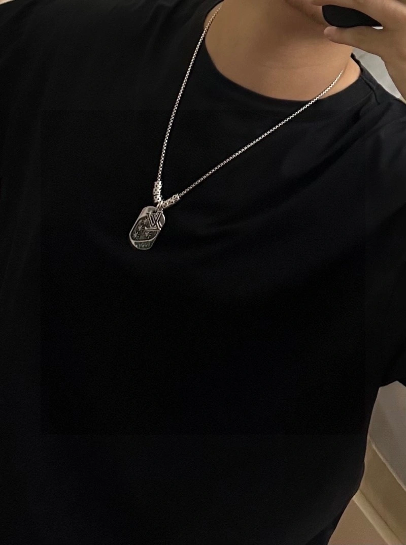 Louis Vuitton Necklaces Sporty 247784
