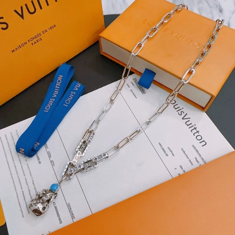 MoistureWicking Louis Vuitton Necklaces 247756