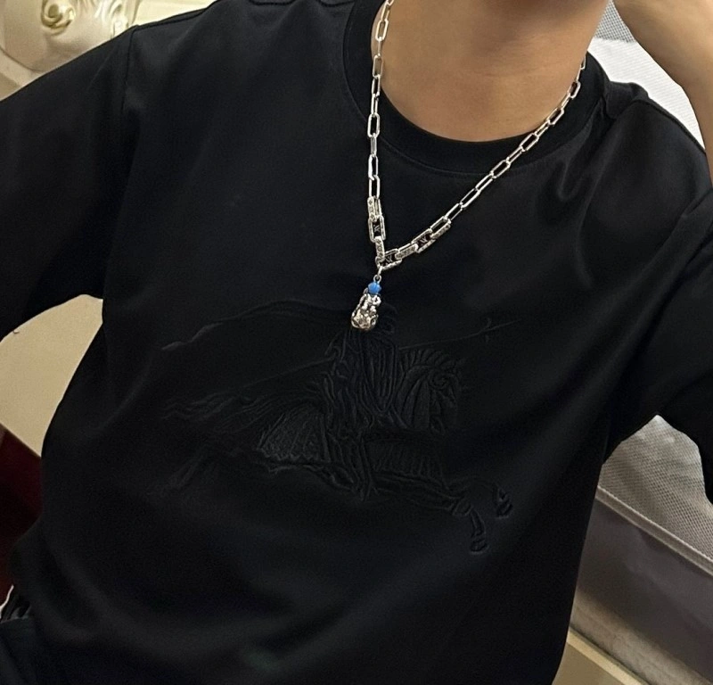 MoistureWicking Louis Vuitton Necklaces 247756