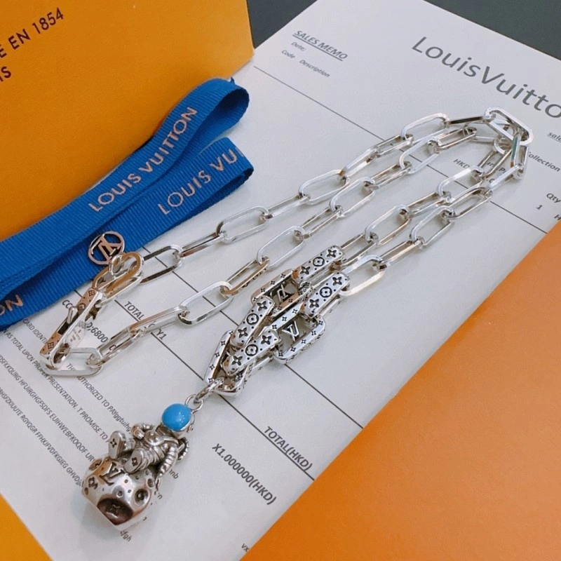MoistureWicking Louis Vuitton Necklaces 247756