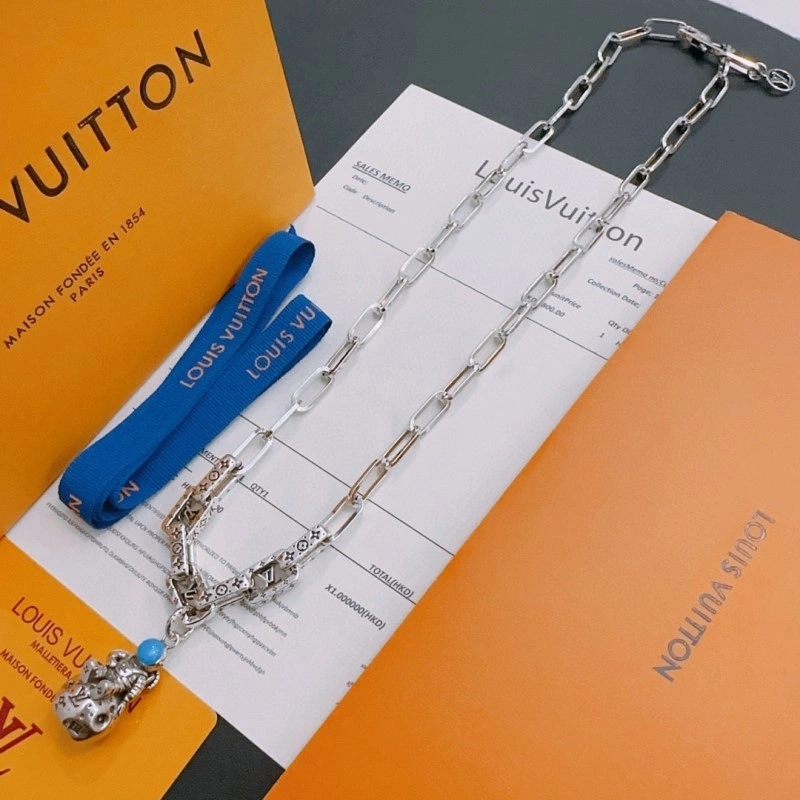 MoistureWicking Louis Vuitton Necklaces 247756