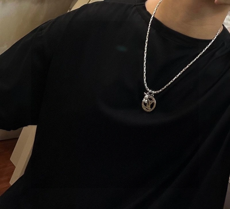 Vibrant Louis Vuitton Necklaces 247746