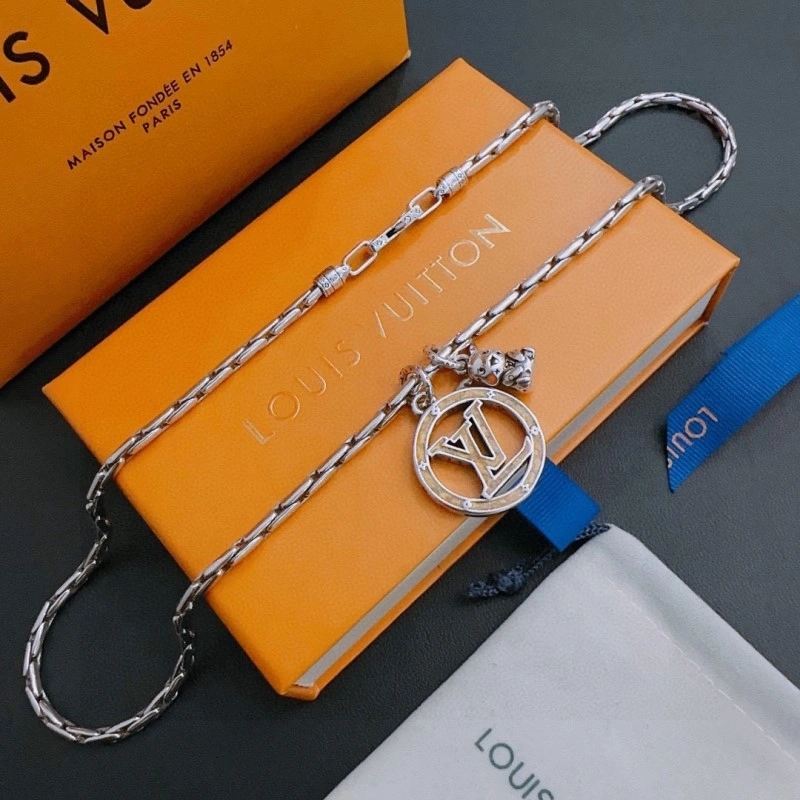 Vibrant Louis Vuitton Necklaces 247746