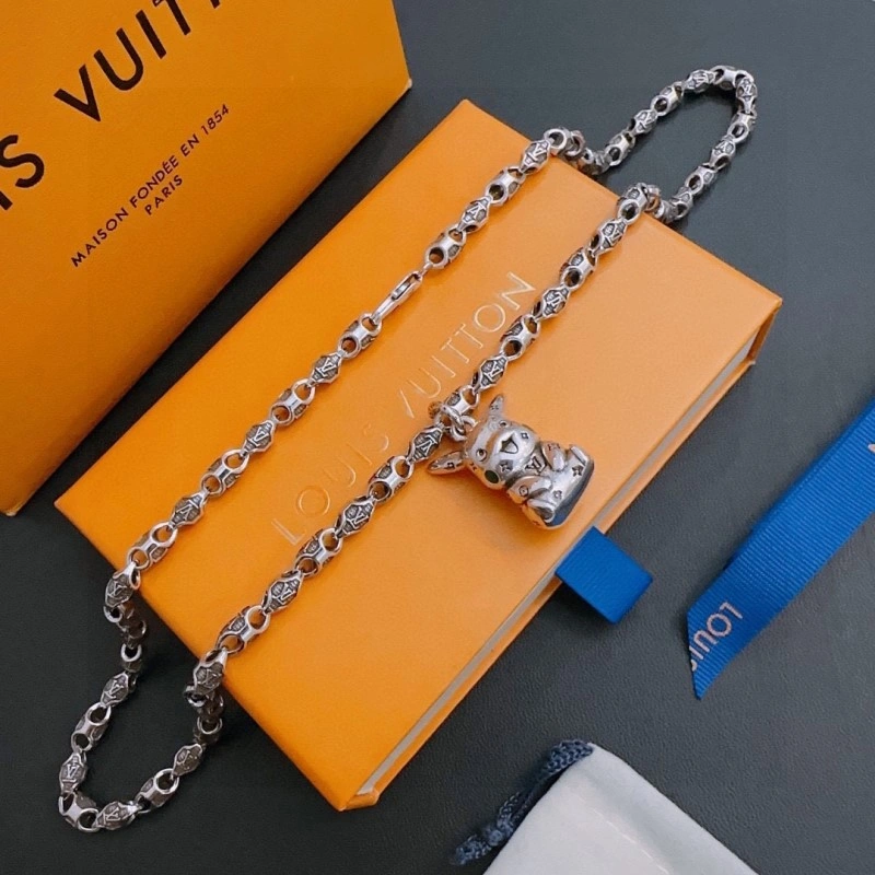 Tailored Louis Vuitton Necklaces 247743