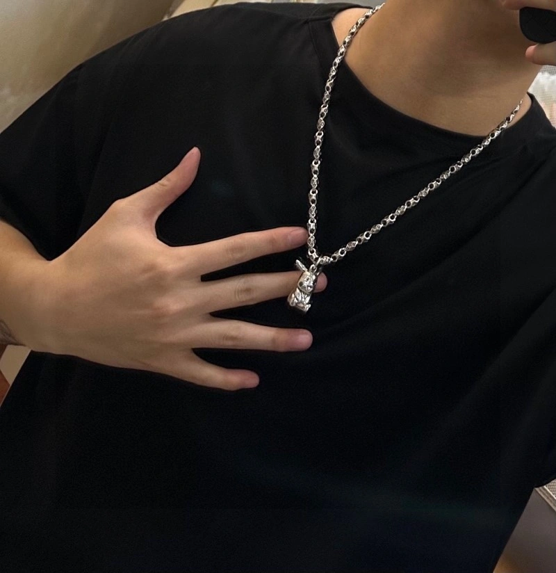 Tailored Louis Vuitton Necklaces 247743
