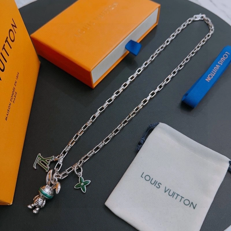 ModernLook Louis Vuitton Necklaces 247742