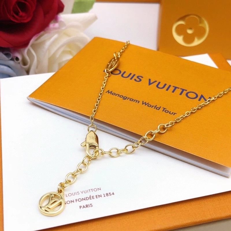 Resilient Louis Vuitton Necklaces 247738