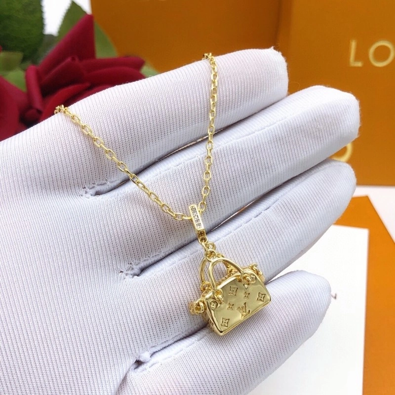 Resilient Louis Vuitton Necklaces 247738