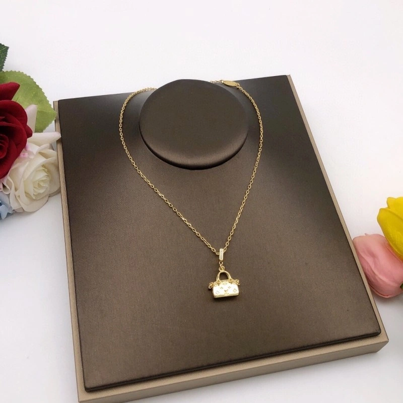 Resilient Louis Vuitton Necklaces 247738