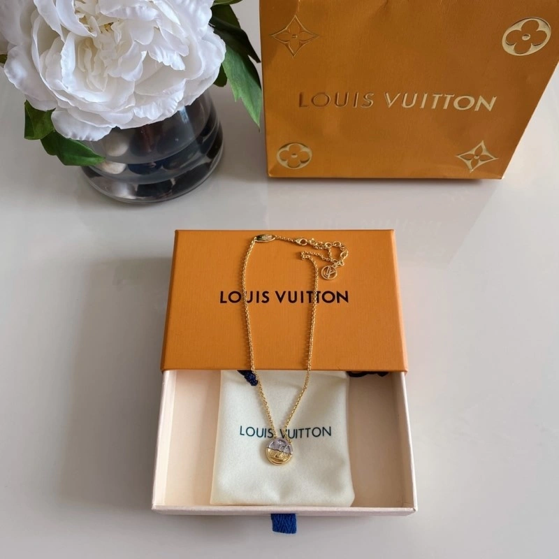 Timeless Louis Vuitton Necklaces 247731