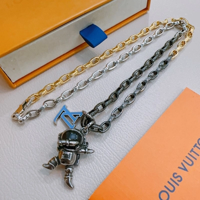 Snug Louis Vuitton Necklaces 247735