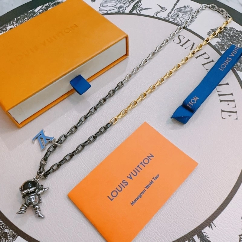 Snug Louis Vuitton Necklaces 247735