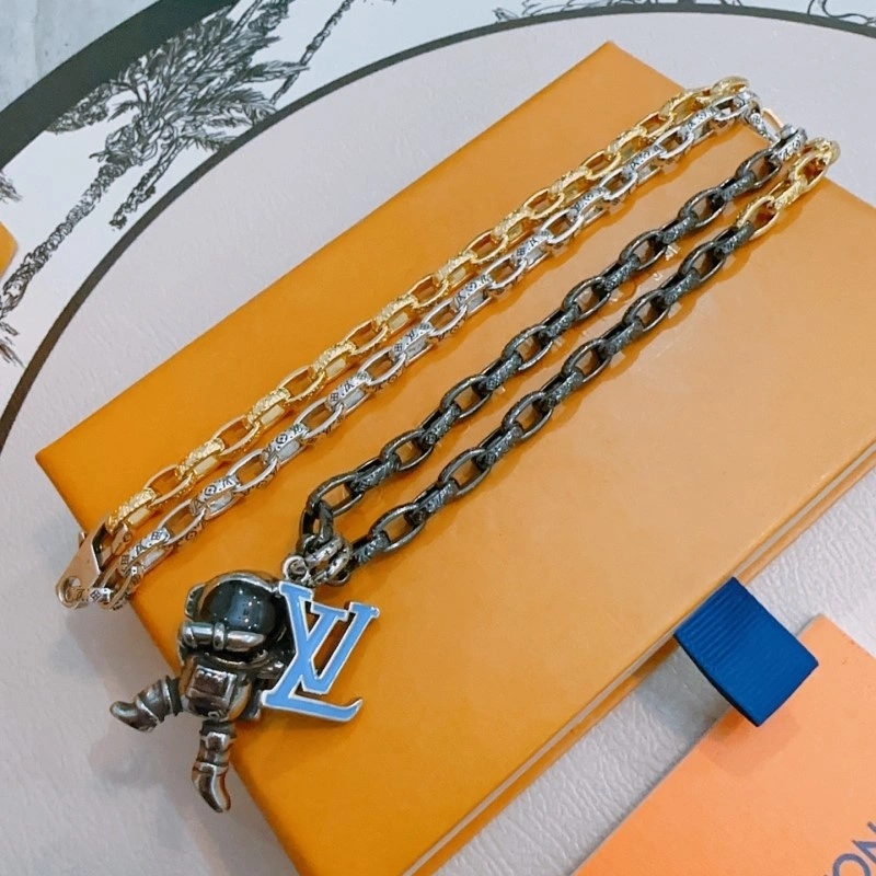 Snug Louis Vuitton Necklaces 247735