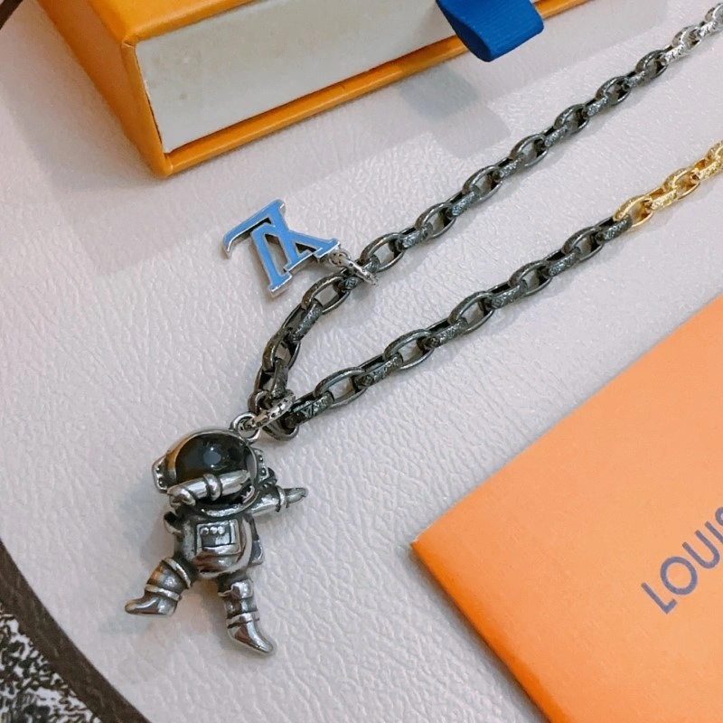 Snug Louis Vuitton Necklaces 247735