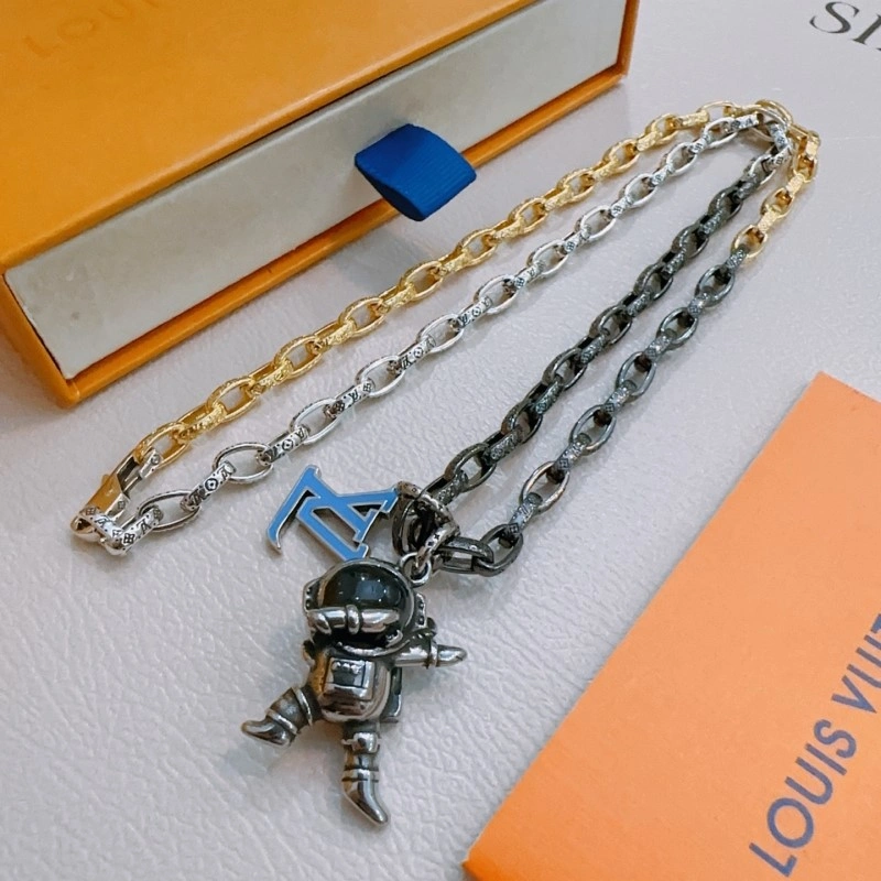 Snug Louis Vuitton Necklaces 247735