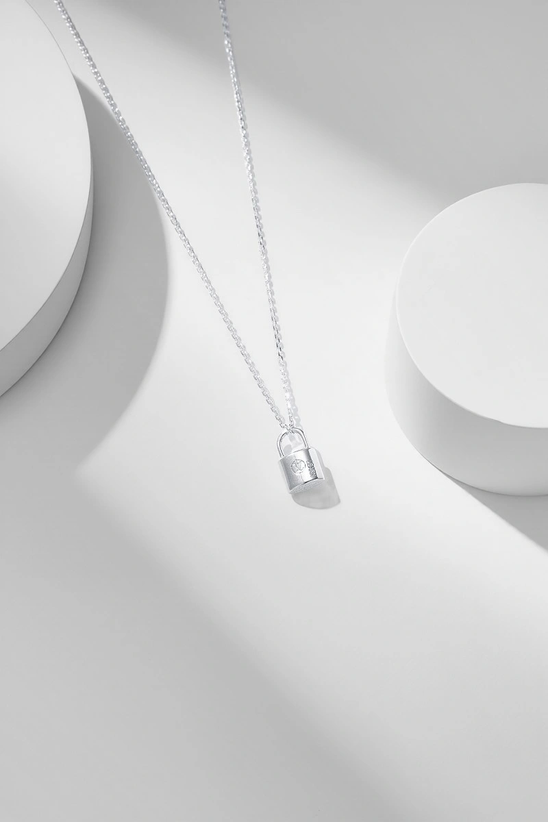 Thermal Louis Vuitton Necklaces 247719