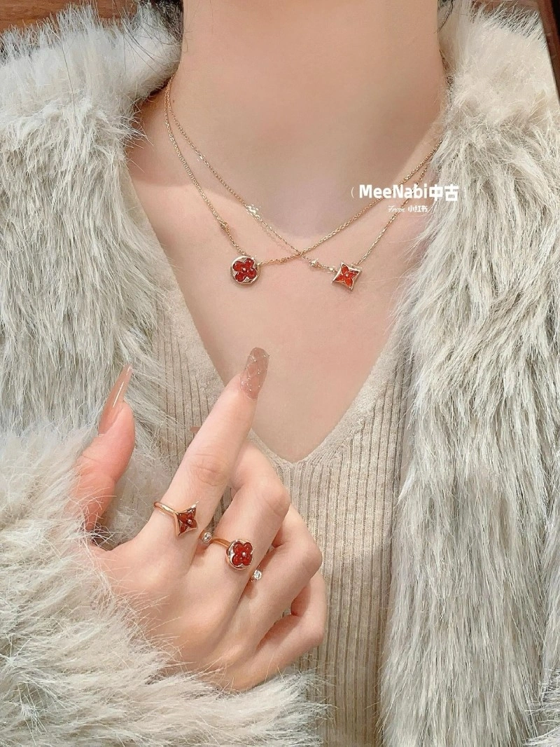 Packable Louis Vuitton Necklaces 247720
